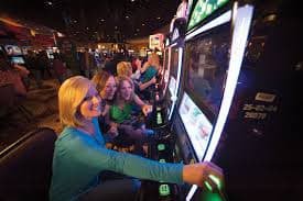 Ruang live casino gembul189 dengan meja blackjack, roulette, baccarat, dan Dragon Tiger